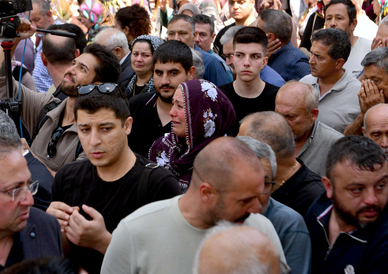 Türkiye’yi sarsan saldırı! 6 kişiden 5’i gözyaşlarıyla toprağa verildi 9